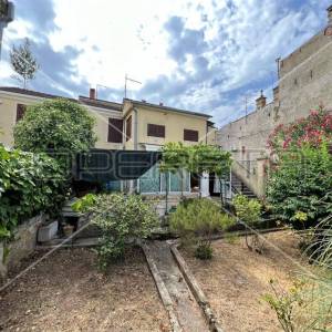 Kuća 150 m2 u slijepoj ulici sa vrtom 224 m2, centar Pule 
