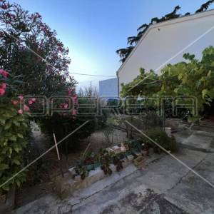 Kuća 150 m2 u slijepoj ulici sa vrtom 224 m2, centar Pule 