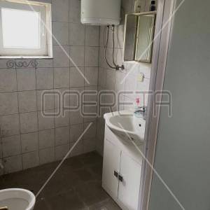 Kuća 95 m2 i parcela 792 m2, Lika, Udbina
