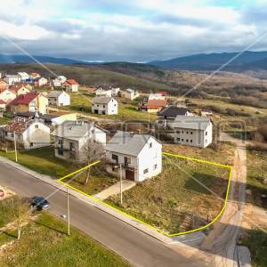 Kuća 95 m2 i parcela 792 m2, Lika, Udbina

