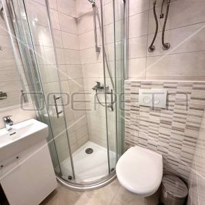 Kuća na 80 m od mora sa 6 stanova, Tisno, 350 m2