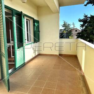 Kuća na 80 m od mora sa 6 stanova, Tisno, 350 m2