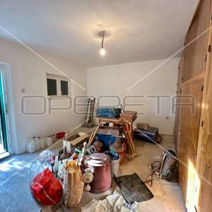 Kuća na 80 m od mora sa 6 stanova, Tisno, 350 m2