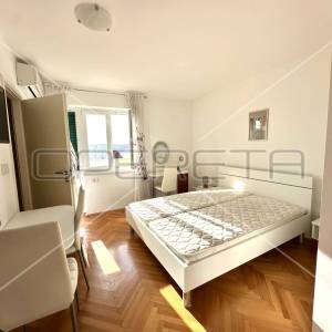Kuća na 80 m od mora sa 6 stanova, Tisno, 350 m2
