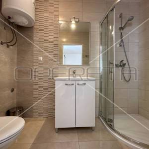 Kuća na 80 m od mora sa 6 stanova, Tisno, 350 m2
