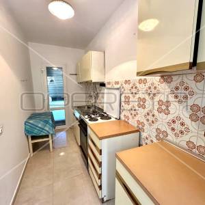 Kuća na 80 m od mora sa 6 stanova, Tisno, 350 m2