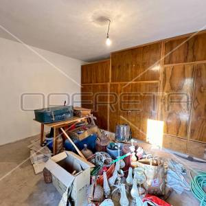 Kuća na 80 m od mora sa 6 stanova, Tisno, 350 m2