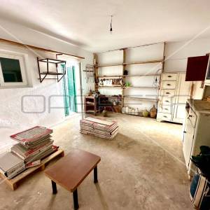 Kuća na 80 m od mora sa 6 stanova, Tisno, 350 m2