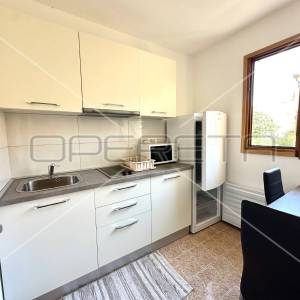 Kuća na 80 m od mora sa 6 stanova, Tisno, 350 m2