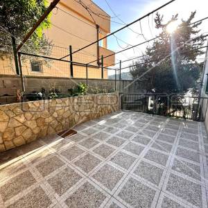 Kuća na 80 m od mora sa 6 stanova, Tisno, 350 m2