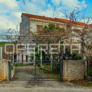 Kuća na atraktivnoj lokaciji, 240 m2, Lumbarda, otok Korčula