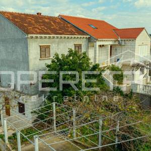 Kuća na atraktivnoj lokaciji, 240 m2, Lumbarda, otok Korčula