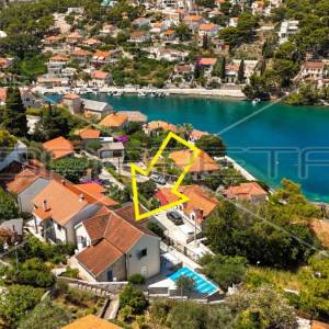 Kuća na atraktivnoj lokaciji s pogledmo na more, Splitska, otok Brač