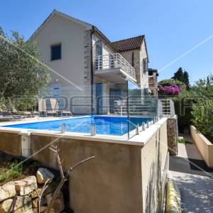 Kuća na atraktivnoj lokaciji s pogledmo na more, Splitska, otok Brač