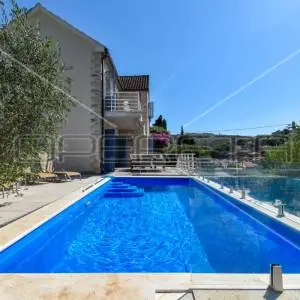 Kuća na atraktivnoj lokaciji s pogledmo na more, Splitska, otok Brač