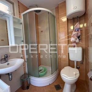 Kuća na Jadriji s dva apartmana, 40 m od plaže!
