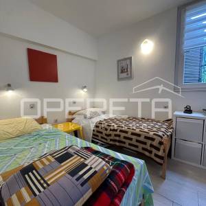 Kuća na Jadriji s dva apartmana, 40 m od plaže!
