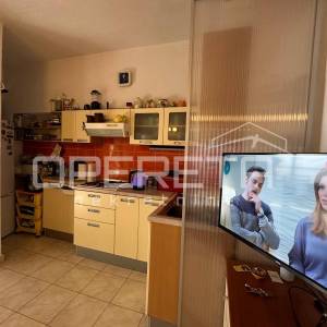 Kuća na Jadriji s dva apartmana, 40 m od plaže!
