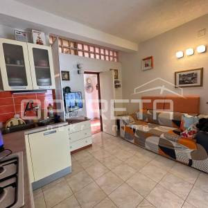 Kuća na Jadriji s dva apartmana, 40 m od plaže!
