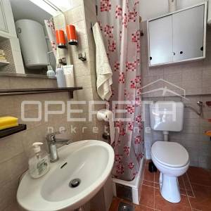 Kuća na Jadriji s dva apartmana, 40 m od plaže!
