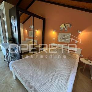 Kuća na Jadriji s dva apartmana, 40 m od plaže!
