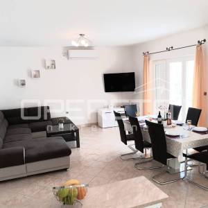 Kuća NKP 200 m2, pogled na more, 500 m do plaže, Strožanac