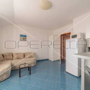 Kuća prvi red do mora sa 6 apartmana, Betina
