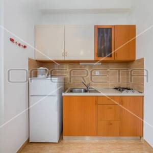 Kuća prvi red do mora sa 6 apartmana, Betina
