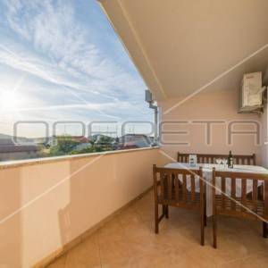 Kuća prvi red do mora sa 6 apartmana, Betina
