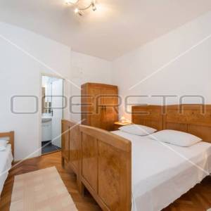 Kuća prvi red do mora sa 6 apartmana, Betina
