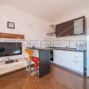 Kuća prvi red do mora sa 6 apartmana, Betina
