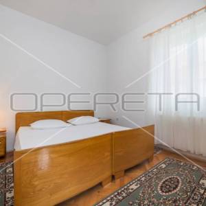 Kuća prvi red do mora sa 6 apartmana, Betina
