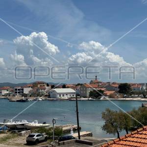 Kuća prvi red do mora sa 6 apartmana, Betina
