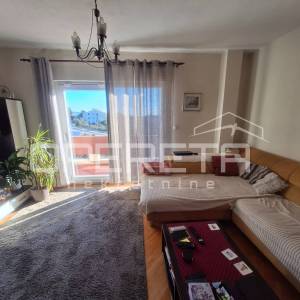 Kuća s 2 stana i vrtom, Šibenik-Brodarica