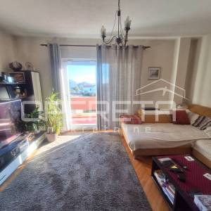 Kuća s 2 stana i vrtom, Šibenik-Brodarica