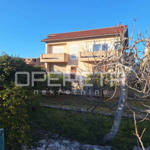 Kuća s 2 stana i vrtom, Šibenik-Brodarica