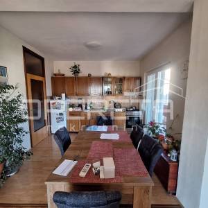 Kuća s 2 stana i vrtom, Šibenik-Brodarica