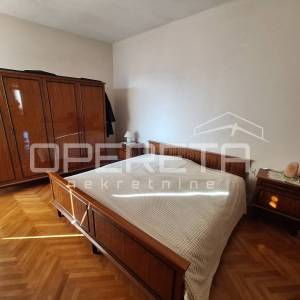 Kuća s 2 stana i vrtom, Šibenik-Brodarica