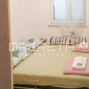Kuća s 3 apartmana u Žaboriću – pogled na more, vez za čamac i blizina plaže!