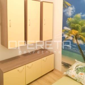Kuća s 3 apartmana u Žaboriću – pogled na more, vez za čamac i blizina plaže!