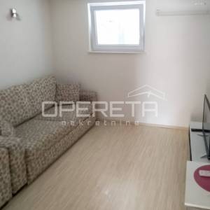 Kuća s 3 apartmana u Žaboriću – pogled na more, vez za čamac i blizina plaže!