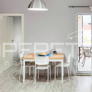 Kuća s 3 apartmana u Žaboriću – pogled na more, vez za čamac i blizina plaže!