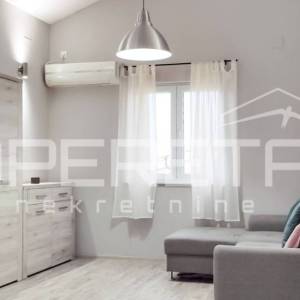 Kuća s 3 apartmana u Žaboriću – pogled na more, vez za čamac i blizina plaže!