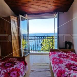 Kuća s 4 apartmana, pogled na more, 1. red do mora, plaža, 216 m2,Senj