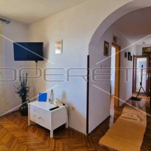 Kuća s 4 apartmana, pogled na more, 1. red do mora, plaža, 216 m2,Senj