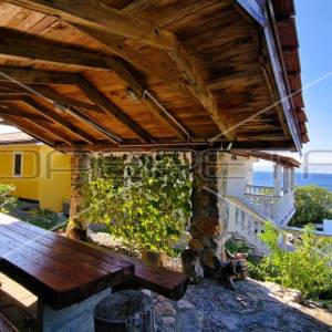 Kuća s 4 apartmana, pogled na more, 1. red do mora, plaža, 216 m2,Senj