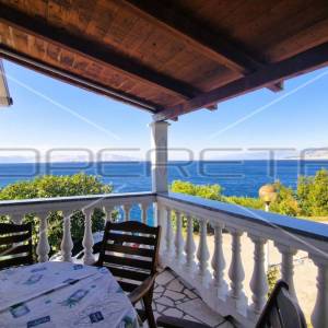 Kuća s 4 apartmana, pogled na more, 1. red do mora, plaža, 216 m2,Senj