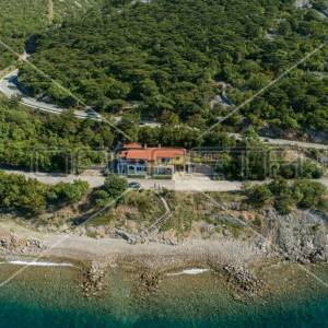 Kuća s 4 apartmana, pogled na more, 1. red do mora, plaža, 216 m2,Senj