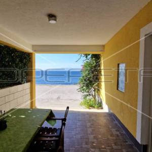 Kuća s 4 apartmana, pogled na more, 1. red do mora, plaža, 216 m2,Senj