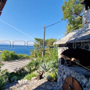 Kuća s 4 apartmana, pogled na more, 1. red do mora, plaža, 216 m2,Senj